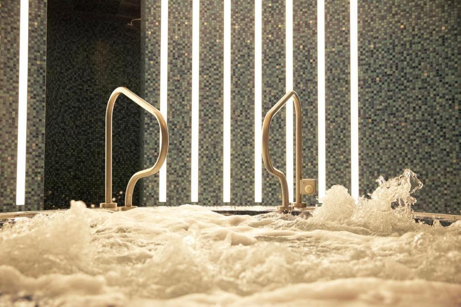 ווסטפורט Castlecourt Hotel, Spa & Leisure מראה חיצוני תמונה